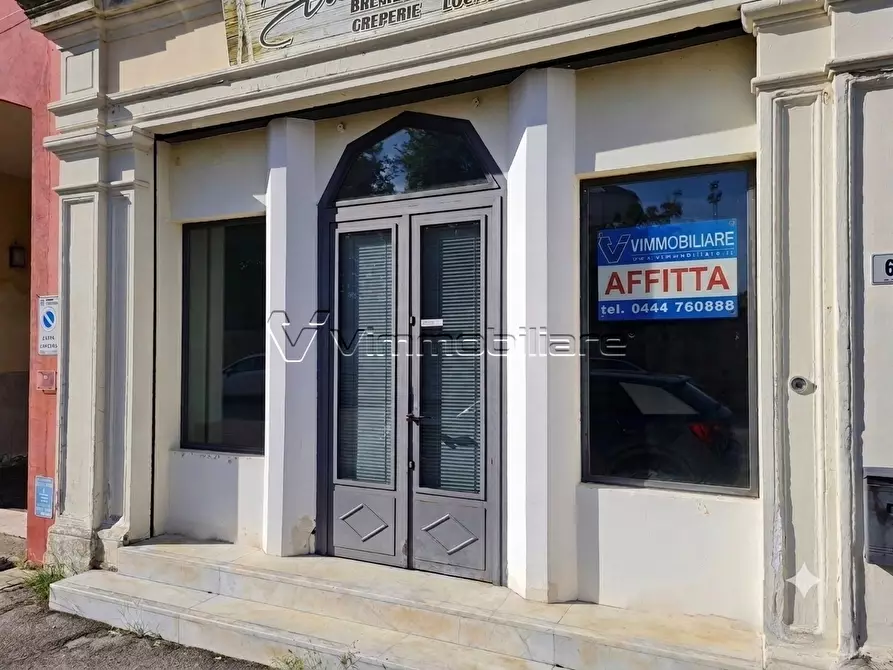 Immagine 1 di Locale commerciale in affitto  in via Roma a Noventa Vicentina