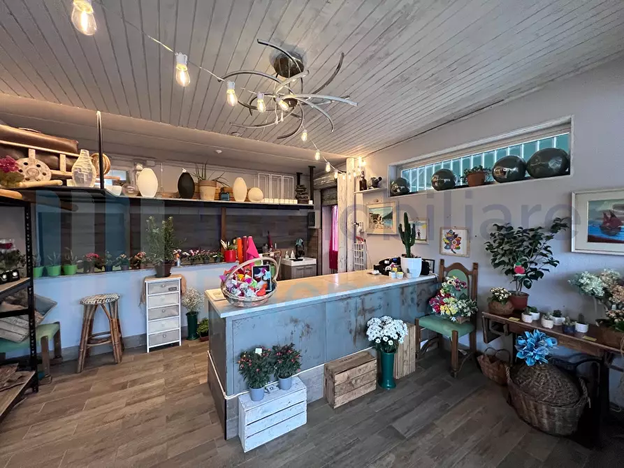 Immagine 3 di Attività commerciale in vendita  a Bologna