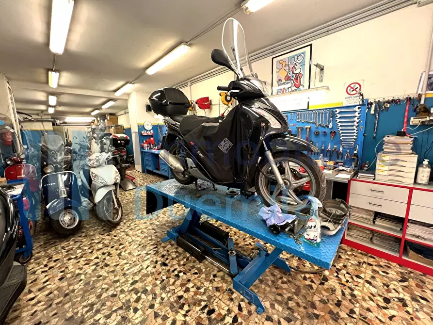 Immagine 2 di Attività artigianale in vendita  a Bologna