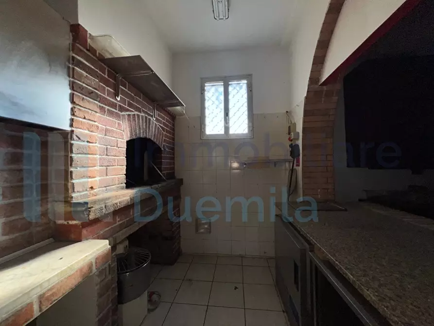 Immagine 53 di Locale commerciale in affitto  a Baricella