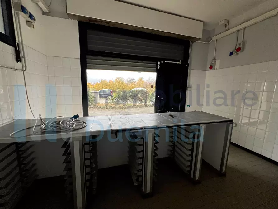 Immagine 18 di Locale commerciale in vendita  a Ozzano Dell'emilia
