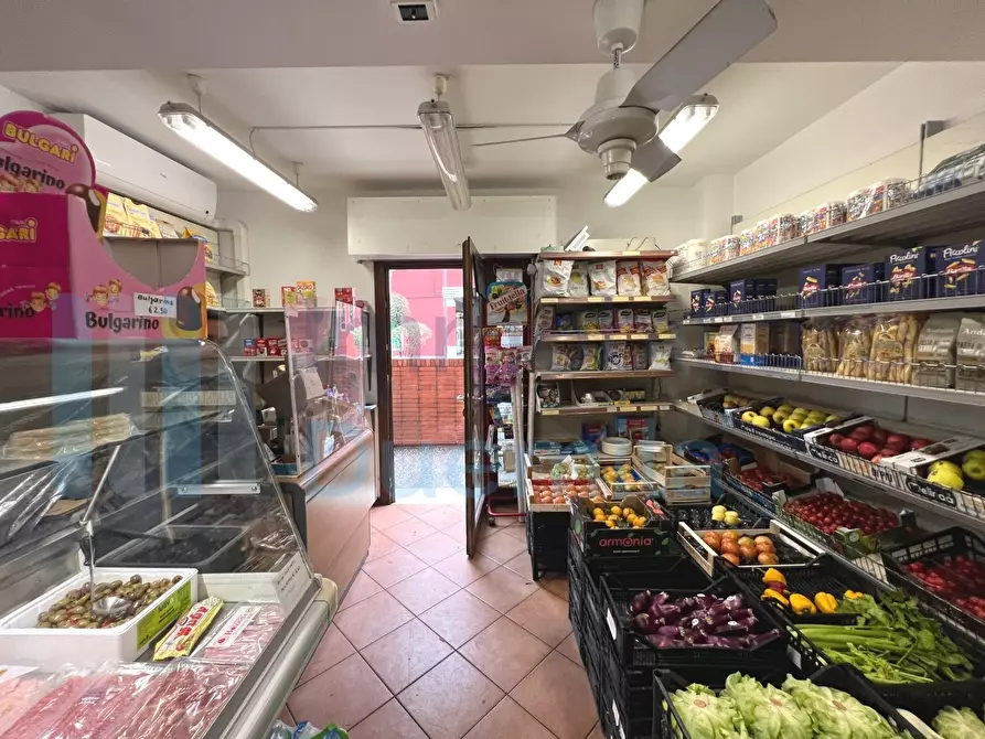 Immagine 2 di Locale commerciale in vendita  a Zola Predosa