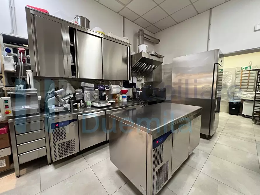 Immagine 9 di Attività artigianale in vendita  a Bologna