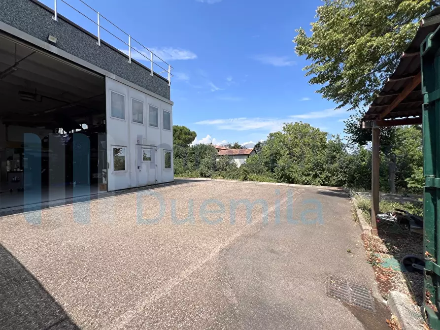 Immagine 24 di Attività artigianale in vendita  a Imola