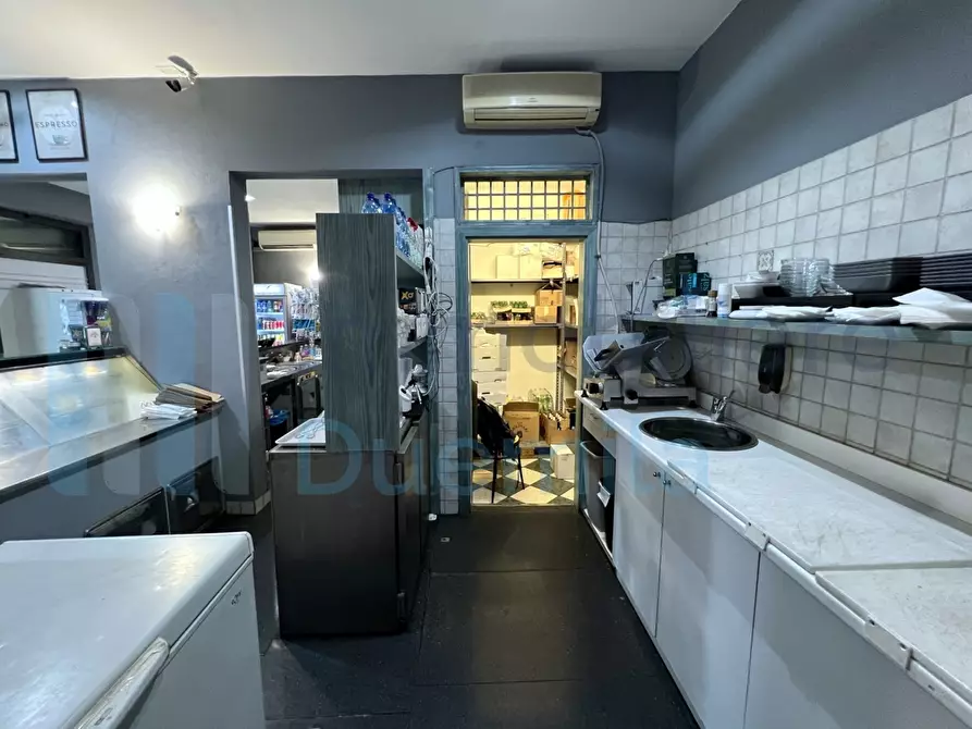 Immagine 18 di Tabaccheria in vendita  a Bologna