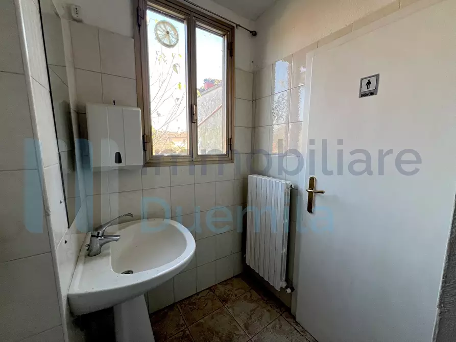 Immagine 42 di Locale commerciale in affitto  a Baricella