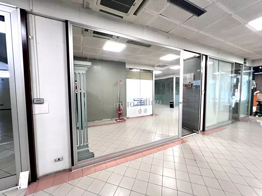 Immagine 18 di Attività artigianale in vendita  a Bologna