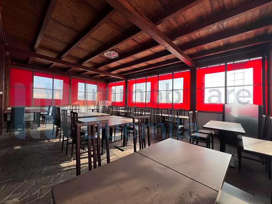 Immagine 49 di Locale commerciale in affitto  a Baricella