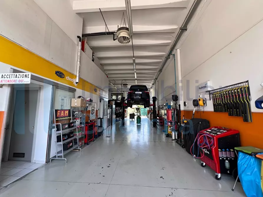 Immagine 11 di Attività artigianale in vendita  a Imola