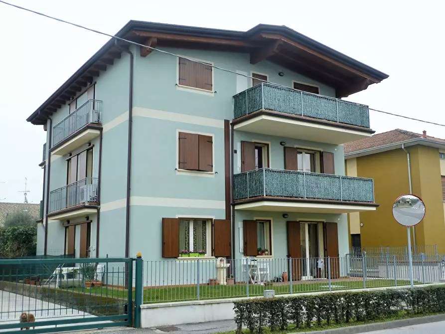 Immagine 11 di Mansarda in affitto  a Desenzano Del Garda