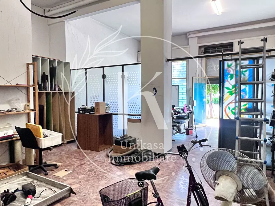 Immagine 5 di Locale commerciale in vendita  in Corso Tardy e Benech a Savona