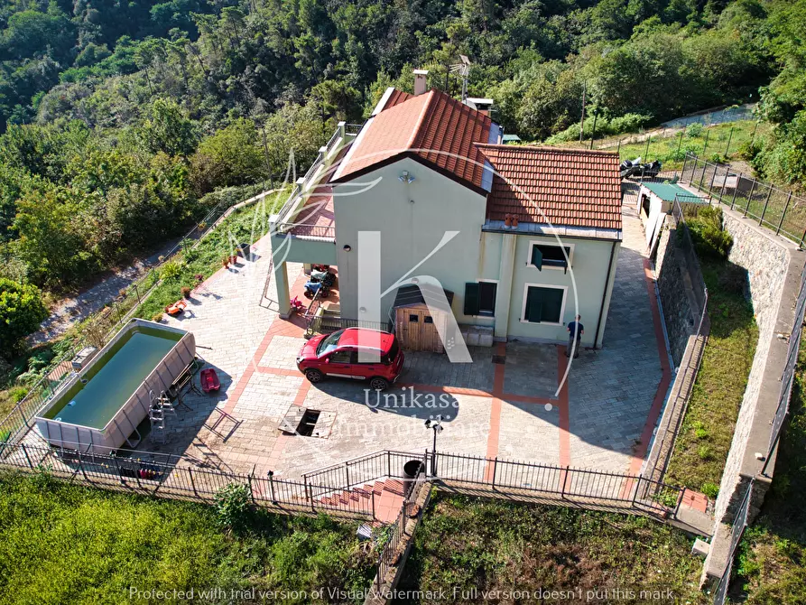 Immagine 3 di Villa in vendita  in Via Parodi a Quiliano