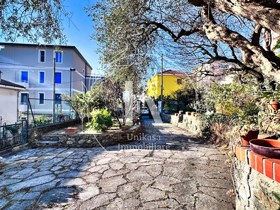 Immagine 22 di Villa in vendita  in Via Bellavista 12 a Savona