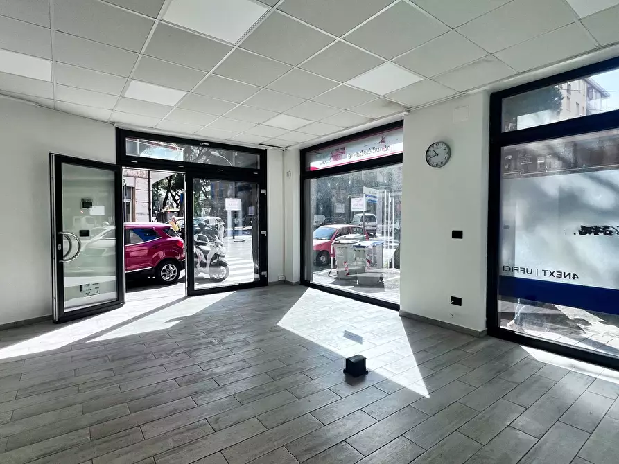 Immagine 4 di Locale commerciale in affitto  in Corso Tardy e Benech 26 R a Savona