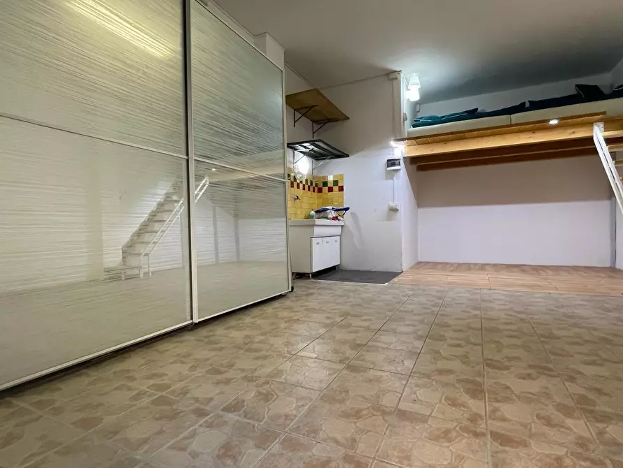 Immagine 1 di Garage in vendita  in Via Privata Olivetta a Savona