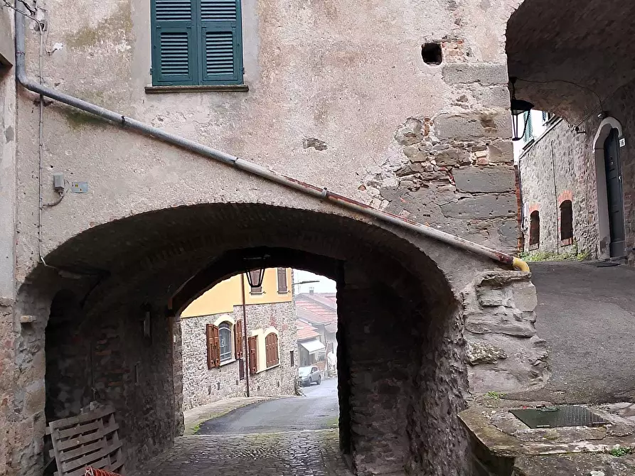 Immagine 3 di Quadrilocale in vendita  in Via al Castello 7 a Pareto