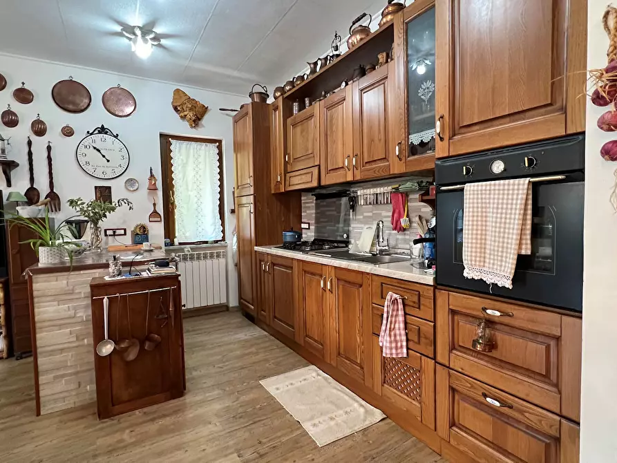 Immagine 3 di Pentalocale in vendita  a Urbe