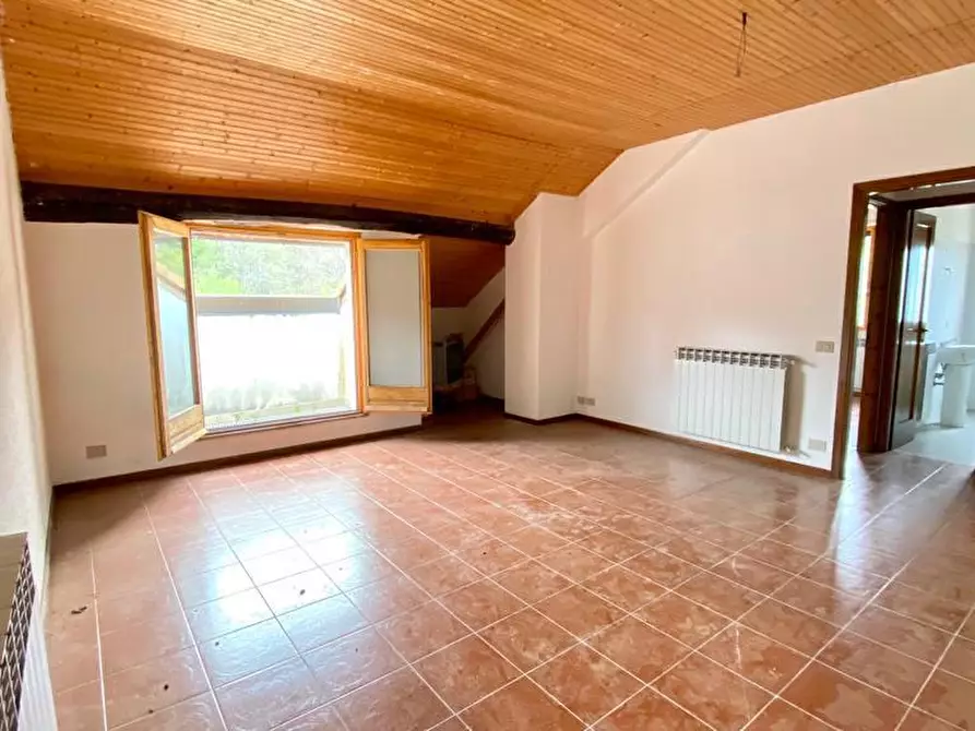 Immagine 5 di Bilocale in vendita  a Urbe