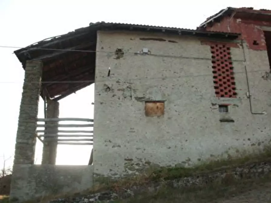 Immagine 9 di Rustico / casale in vendita  a Pareto