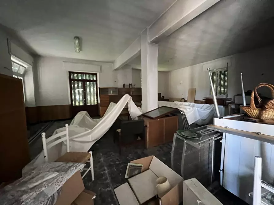 Immagine 9 di Palazzo in vendita  a Urbe