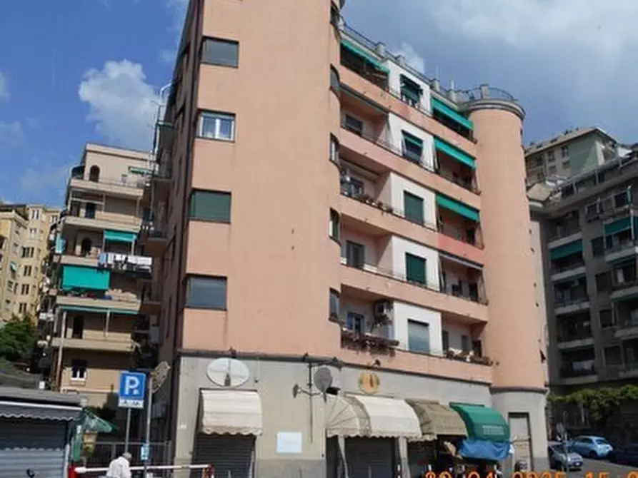 Immagine 1 di Locale commerciale in vendita  in Via Borgoratti 26 R a Genova