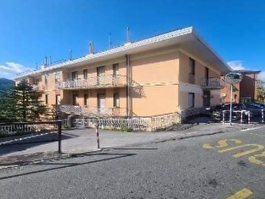 Immagine 1 di Quadrilocale in vendita  in Via Pierino Negrotto Cambiaso 127/14 a Genova