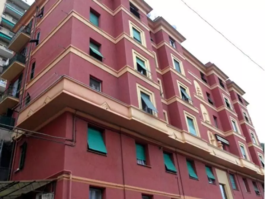 Immagine 1 di Pentalocale in vendita  in Via Adelaide Ristori 10 a Genova