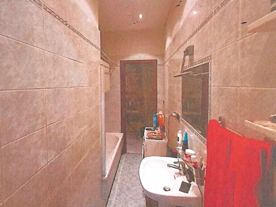 Immagine 7 di Trilocale in vendita  in Via Andrea Sansovino 251 a Torino