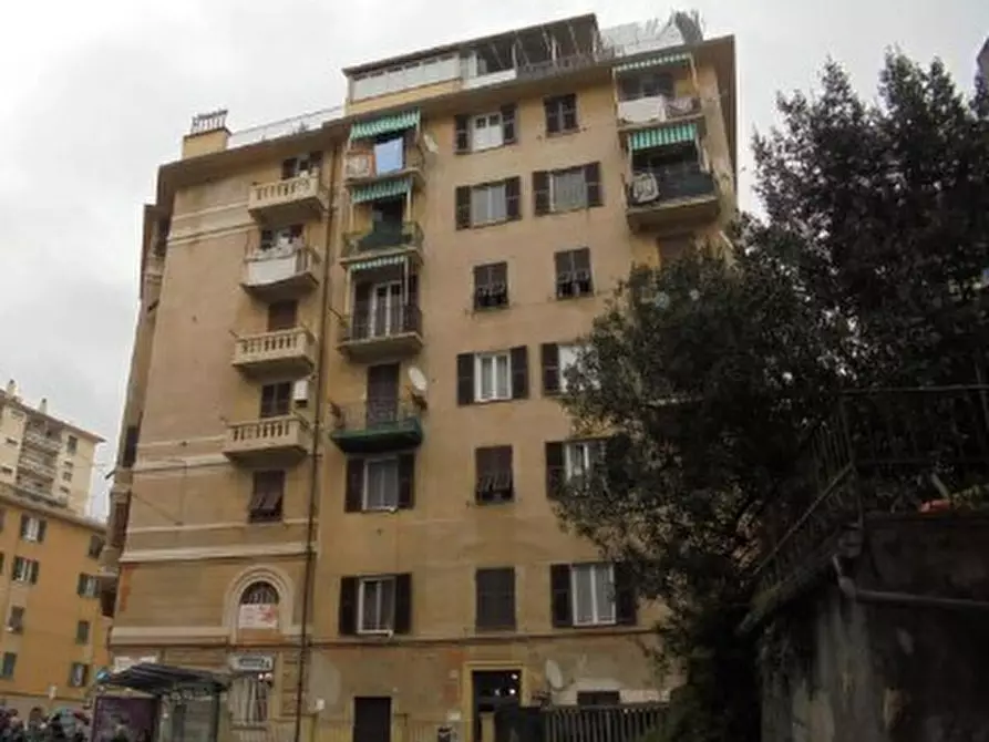 Immagine 1 di Pentalocale in vendita  in Via Fereggiano 185 a Genova