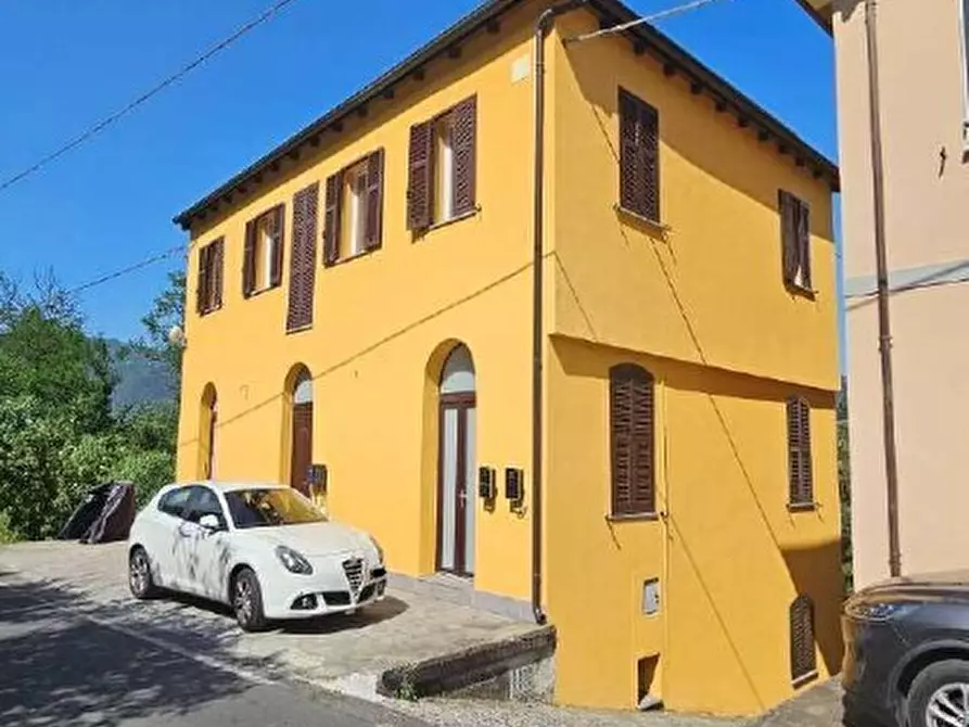 Immagine 1 di Casa bifamiliare in vendita  in Via Aldo Moro 22 a Follo