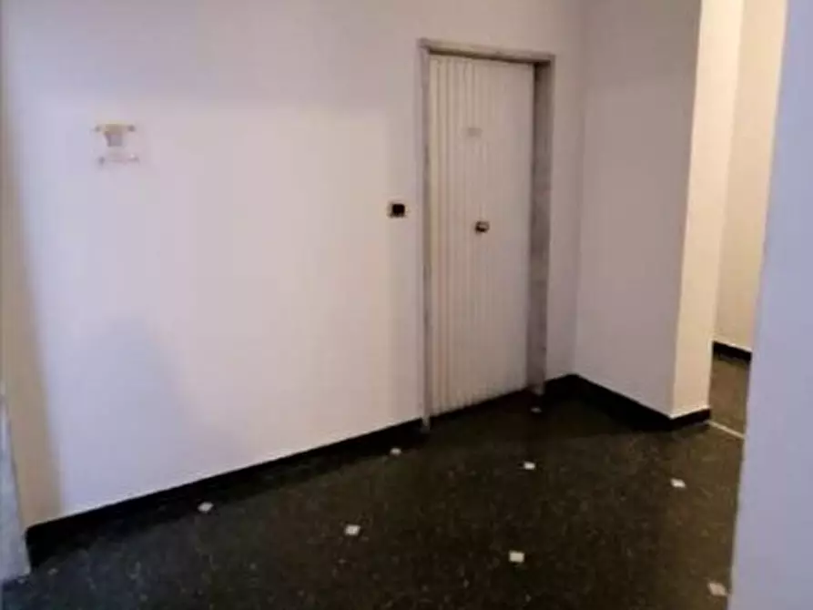 Immagine 3 di Ufficio in vendita  in Via San Luca 4/13 a Genova
