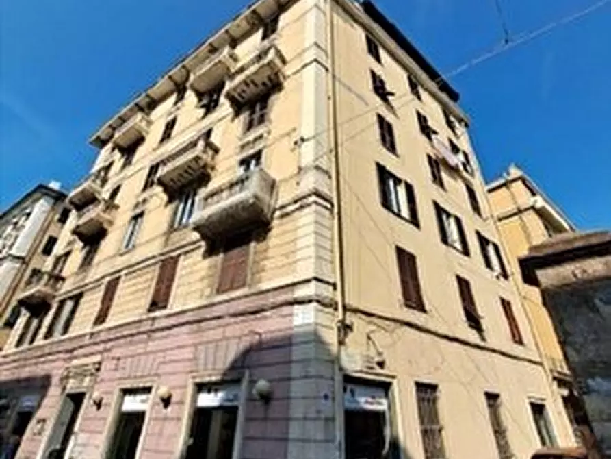 Immagine 1 di Pentalocale in vendita  in Via Cornigliano 31a a Genova