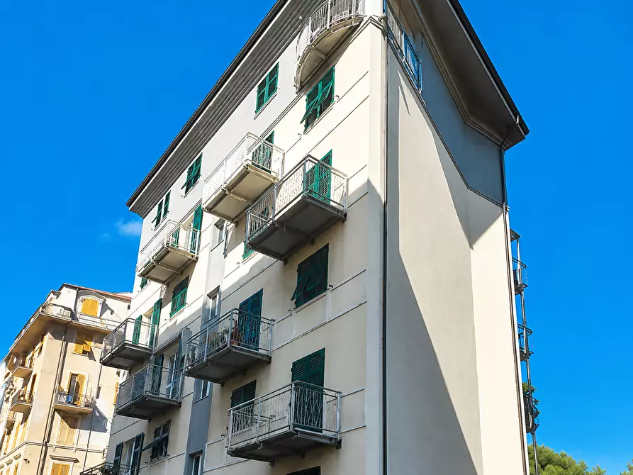 Immagine 7 di Pentalocale in vendita  in Via Montenotte 41 a Savona