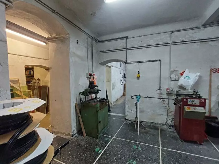 Immagine 5 di Locale commerciale in vendita  in Via Teglia 107 R a Genova