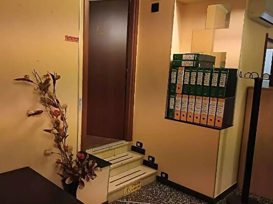 Immagine 5 di Locale commerciale in vendita  in Via Giacinto Macciò 9 a Busalla