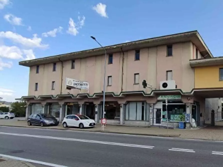 Immagine 1 di Showroom in vendita  in Corso Giuseppe Garibaldi 177 a Gattinara