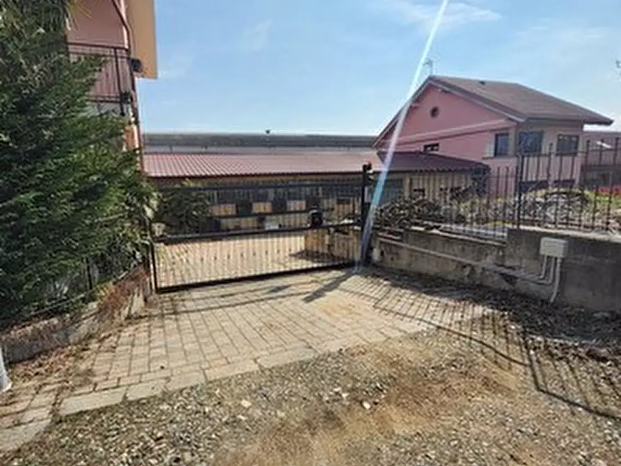 Immagine 1 di Magazzino in vendita  in Strada dei comuni 2 a Caselette