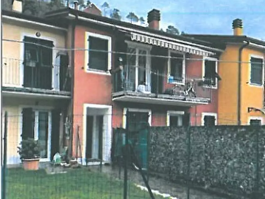 Immagine 1 di Quadrilocale in vendita  in Via XV Febbraio 10 a Follo