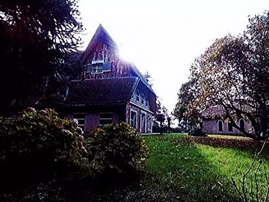 Immagine 1 di Casa trifamiliare in vendita  in Via Carlo Garrè snc a Savignone