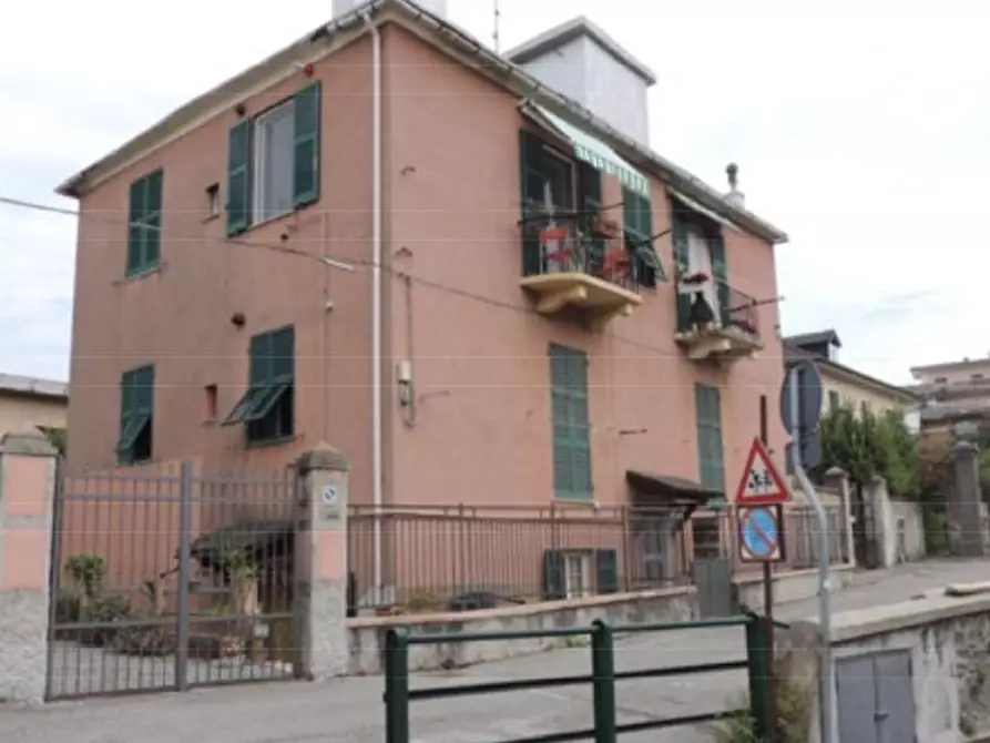 Immagine 1 di Pentalocale in vendita  in Piazza della Chiesa di Murta 6 a Genova