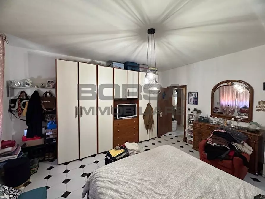 Immagine 10 di Trilocale in vendita  in Via Giovanni Giolitti 2 a Livorno