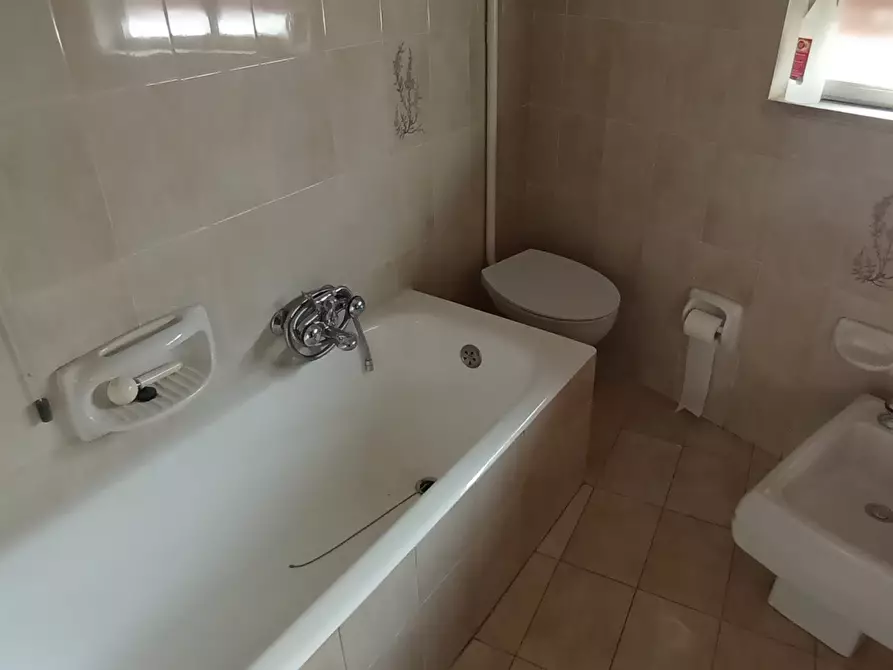 Immagine 11 di Pentalocale in affitto  a Ragusa