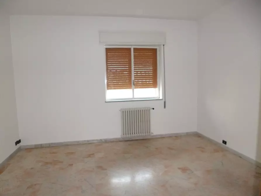 Immagine 7 di Pentalocale in affitto  a Ragusa