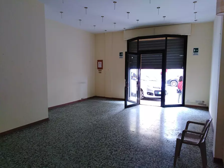 Immagine 4 di Locale commerciale in vendita  a Ragusa