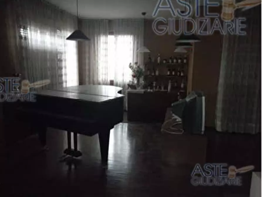 Immagine 1 di Villa in vendita  a Montegridolfo