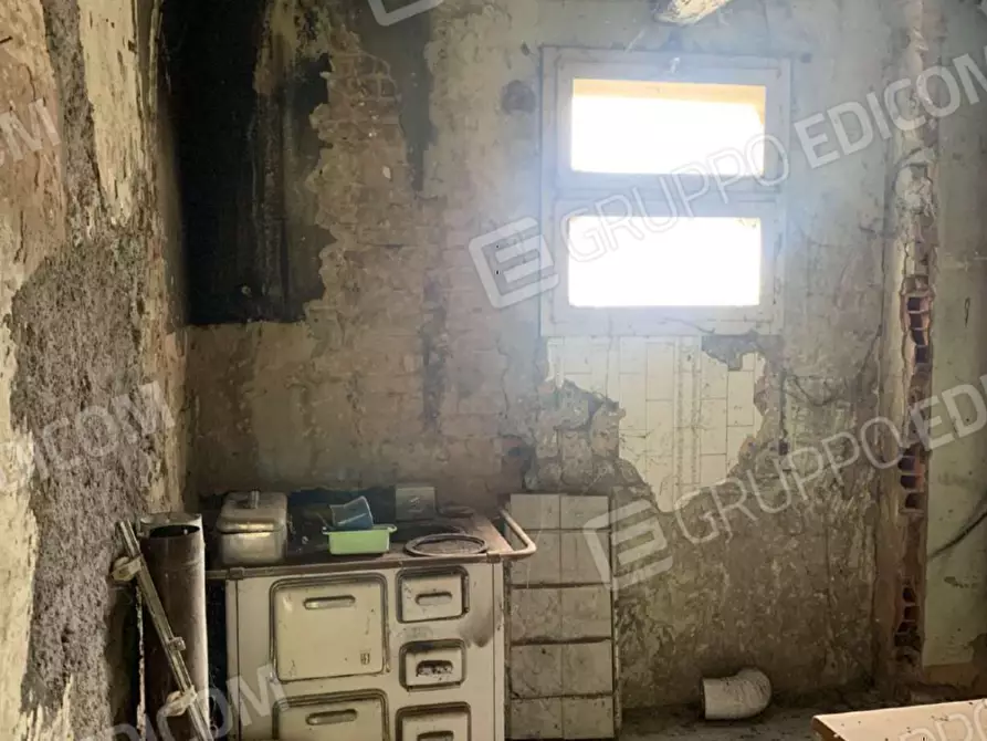 Immagine 2 di Rustico / casale in vendita  a Lugo