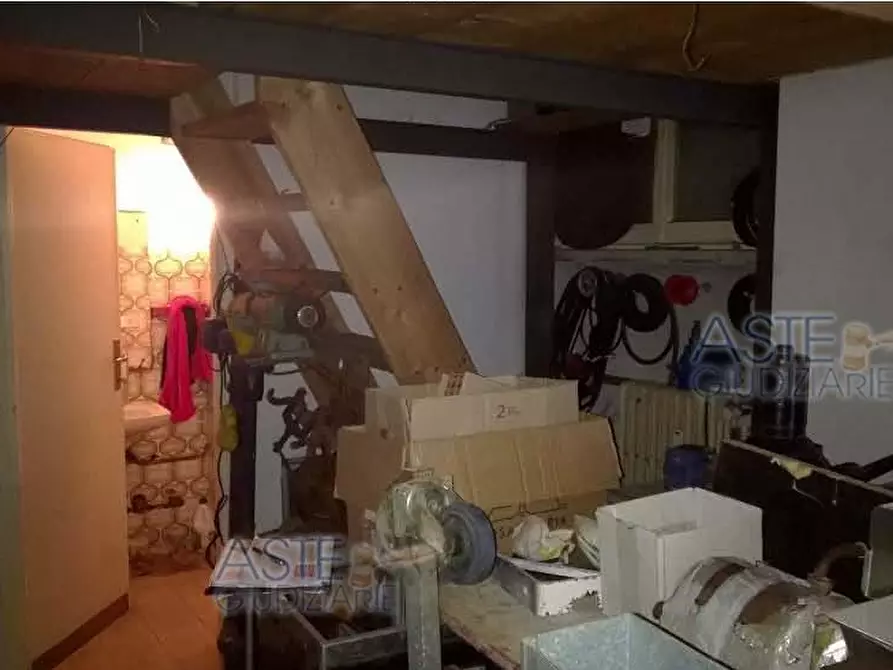 Immagine 1 di Locale commerciale in vendita  a Rimini