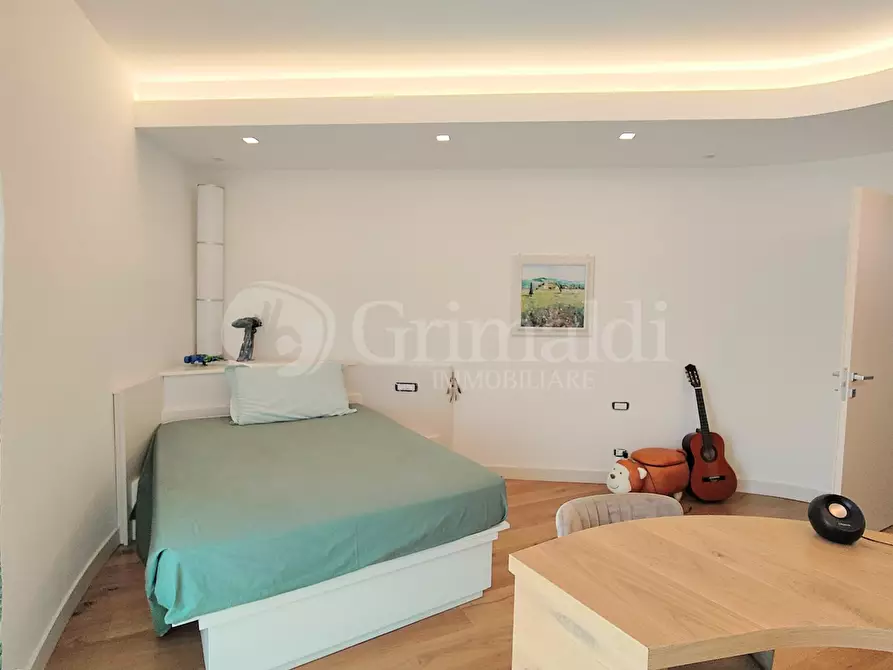 Immagine 38 di Villa in vendita  a Anzio