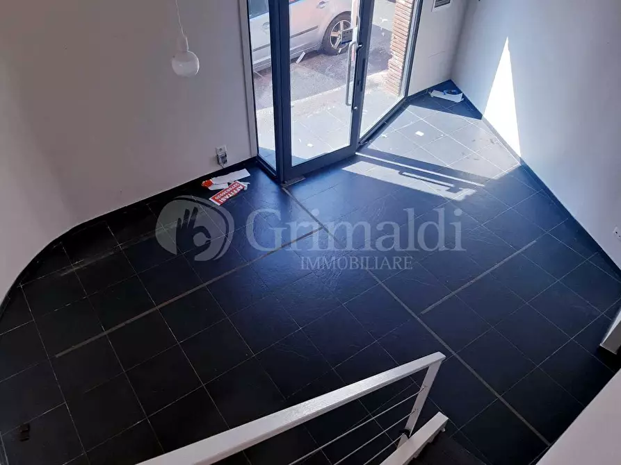Immagine 8 di Locale commerciale in affitto  in Via Francesco Breschi 2 a Anzio