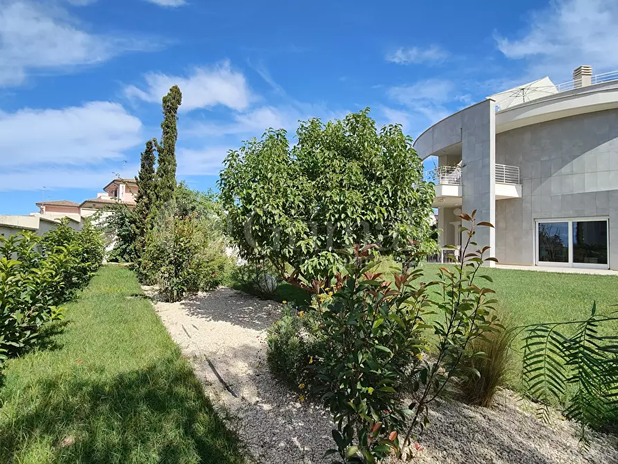 Immagine 60 di Villa in vendita  a Anzio